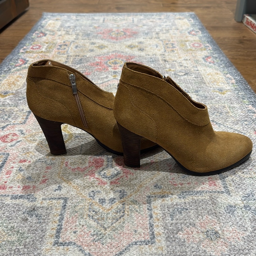 Crown village heeled boots